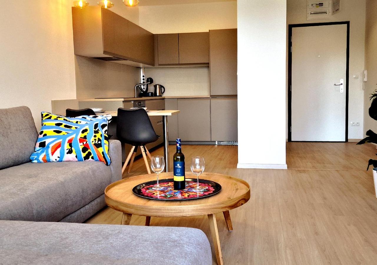 New Cozy 2 Room Pink Apartment Bratislava 058 Bagian luar foto