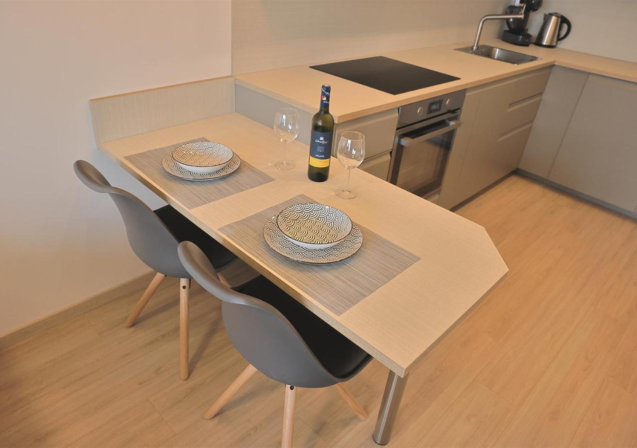 New Cozy 2 Room Pink Apartment Bratislava 058 Bagian luar foto