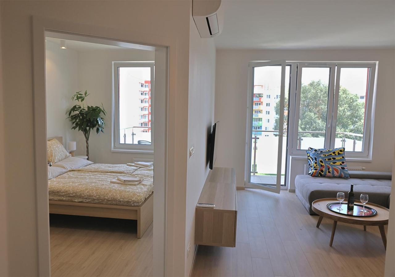 New Cozy 2 Room Pink Apartment Bratislava 058 Bagian luar foto