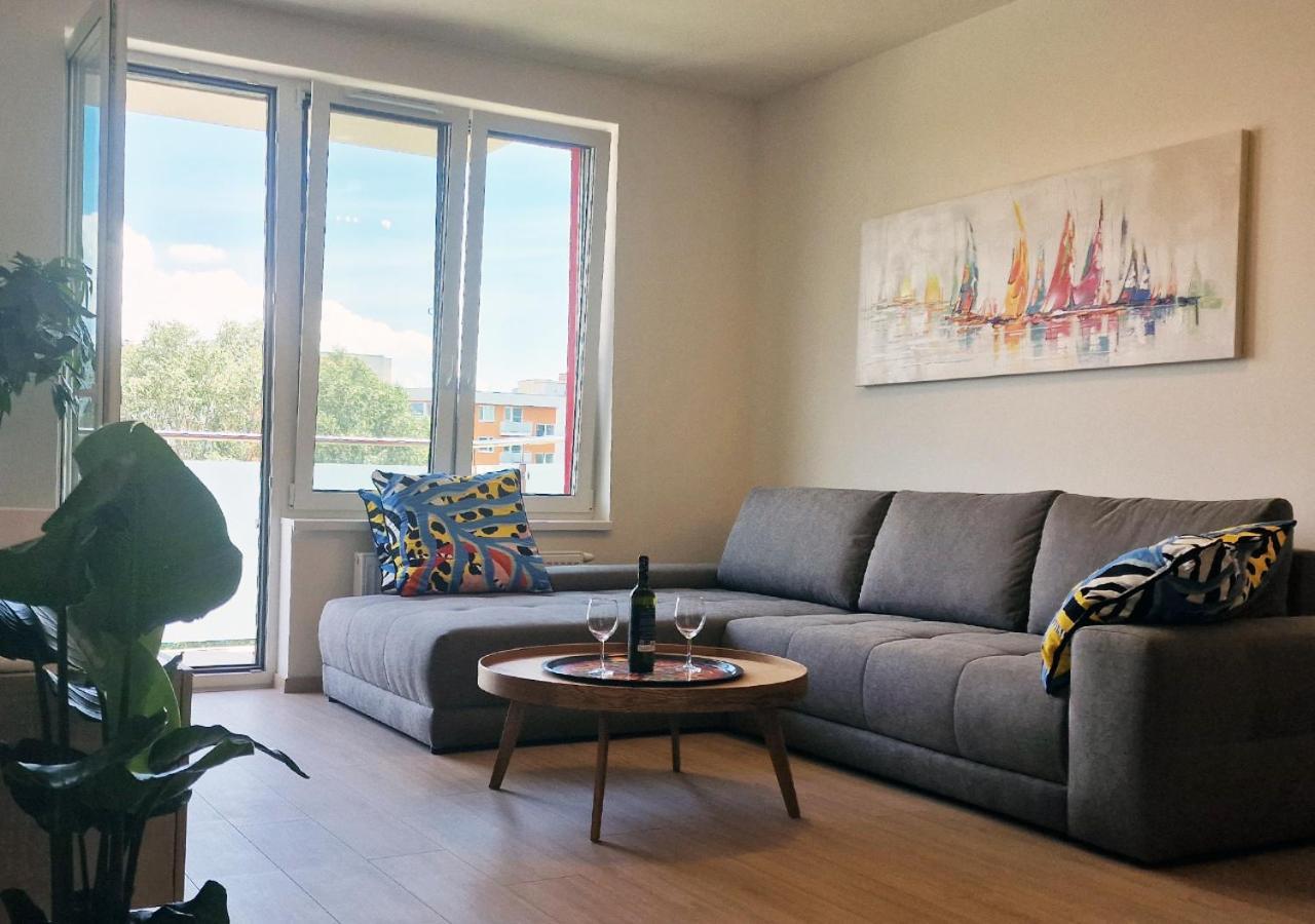 New Cozy 2 Room Pink Apartment Bratislava 058 Bagian luar foto