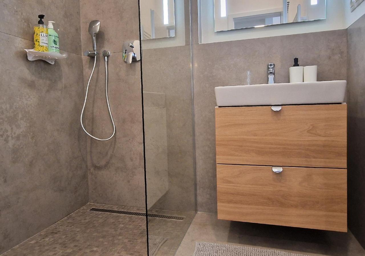 New Cozy 2 Room Pink Apartment Bratislava 058 Bagian luar foto